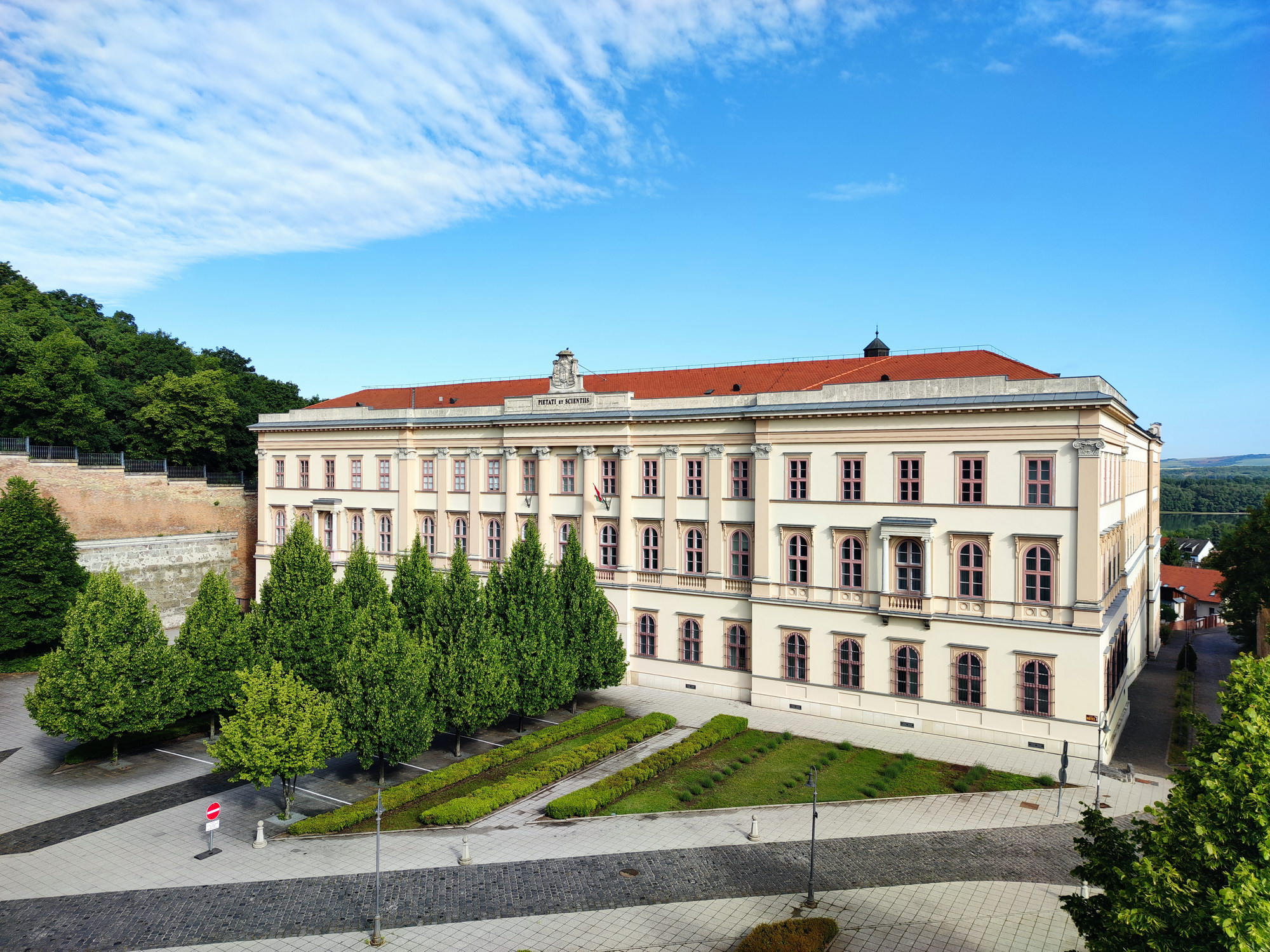 Szent Adalbert Központ